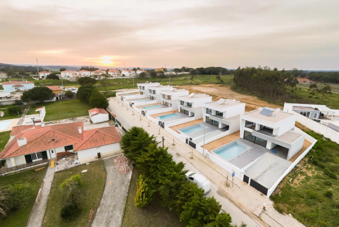 MORADIAS T3 NOVAS COM PISCINA A 5 MINUTOS DAS CALDAS DA RAINHA E DE ÓBIDOS