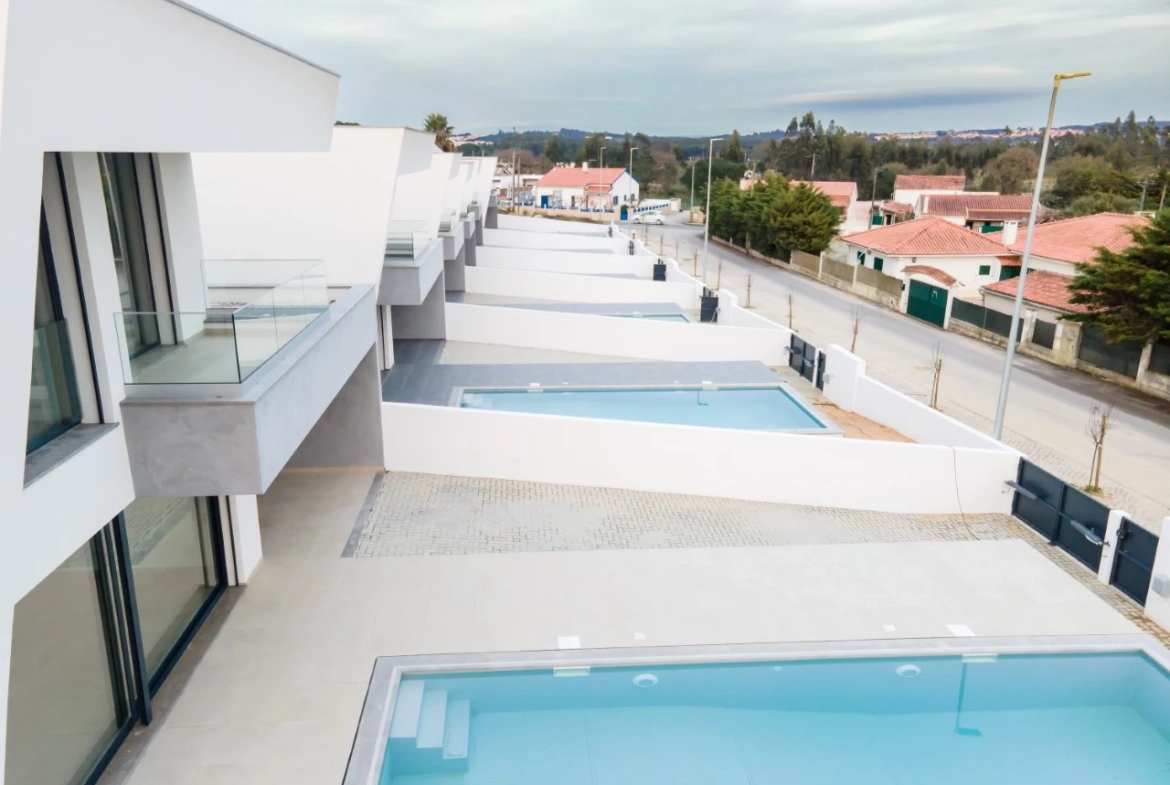 MORADIAS T3 NOVAS COM PISCINA A 5 MINUTOS DAS CALDAS DA RAINHA E DE ÓBIDOS