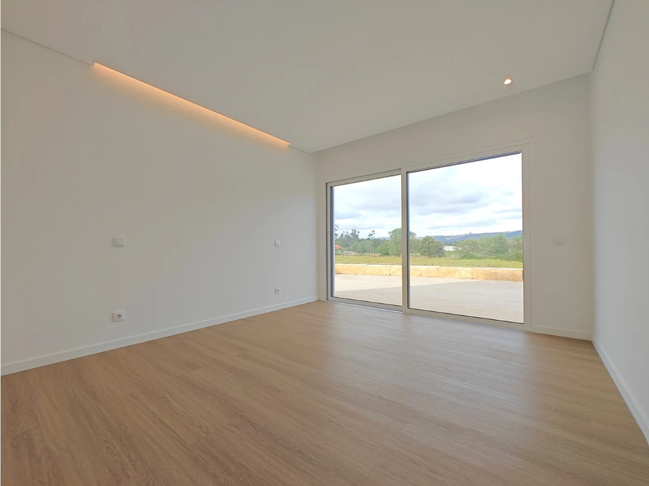 ID5c6da001-0000-0500-0000-000015f53ea0.jpg Moradia rodeada pela natureza e com vista para a serra