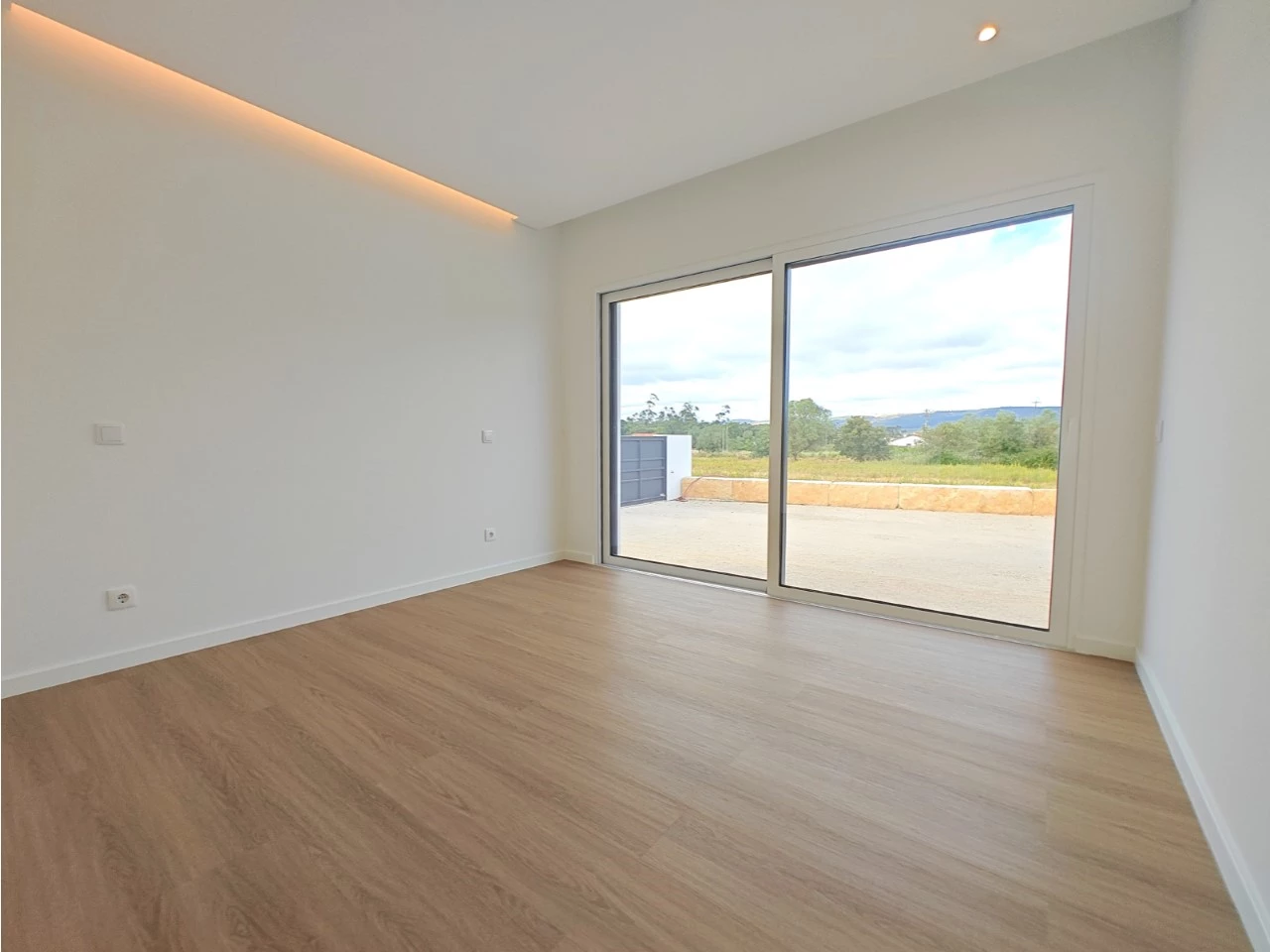 ID5c6da001-0000-0500-0000-000015f53ea6.jpg Moradia rodeada pela natureza e com vista para a serra