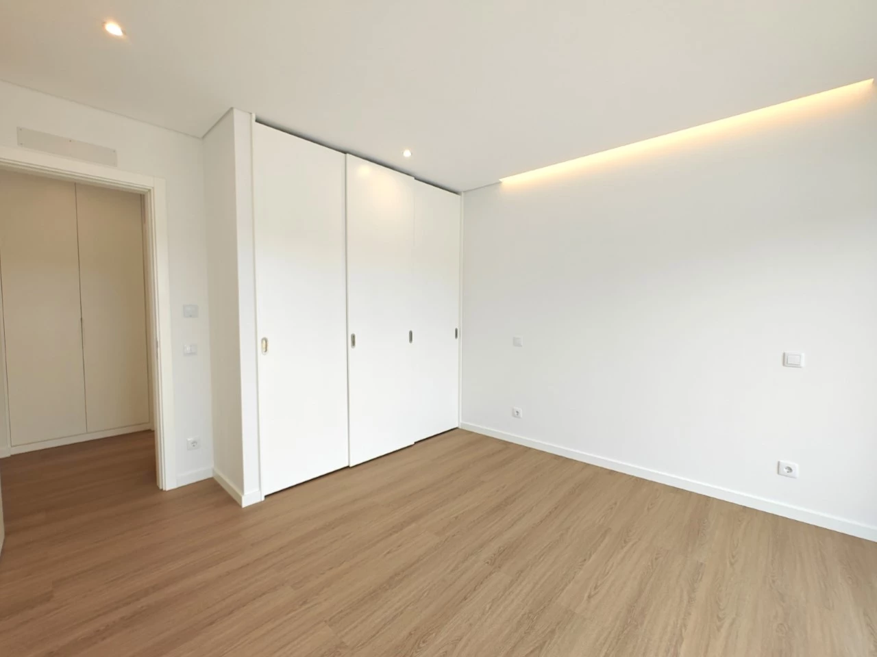 ID5c6da001-0000-0500-0000-000015f53ea7.jpg Moradia rodeada pela natureza e com vista para a serra