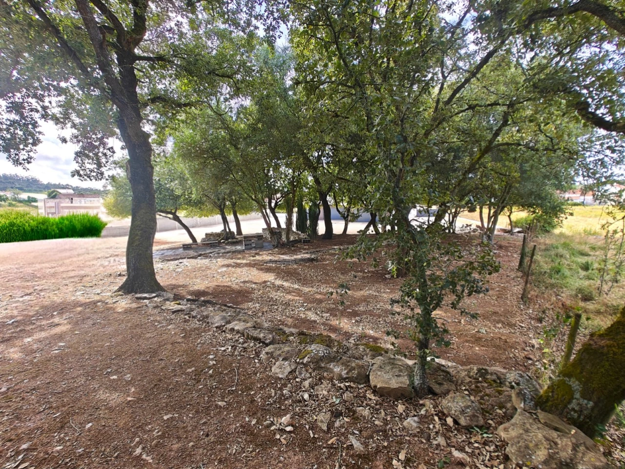 ID5c6da001-0000-0500-0000-000015f53eac.jpg Moradia rodeada pela natureza e com vista para a serra