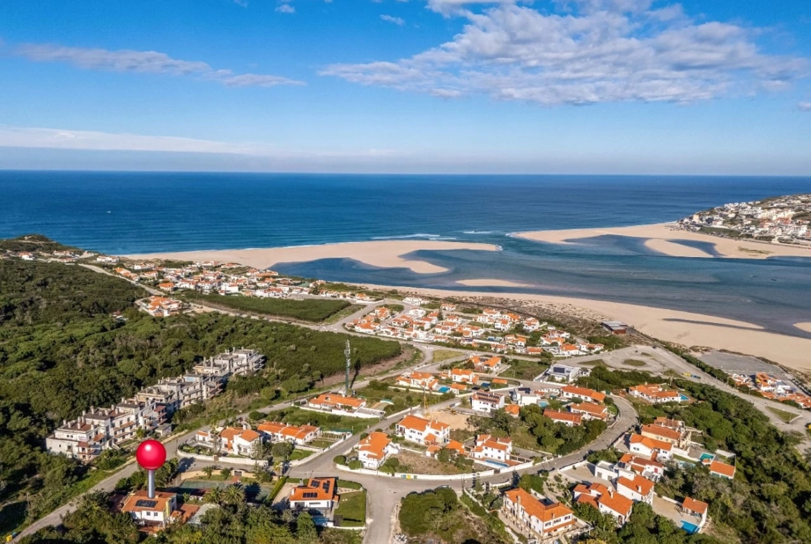 Moradia com vistas soberbas para a Lagoa de Óbidos e o mar