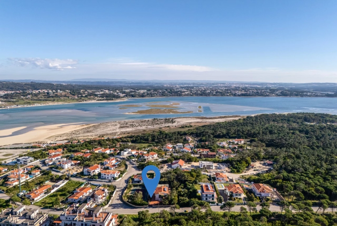 Moradia com vistas soberbas para a Lagoa de Óbidos e o mar