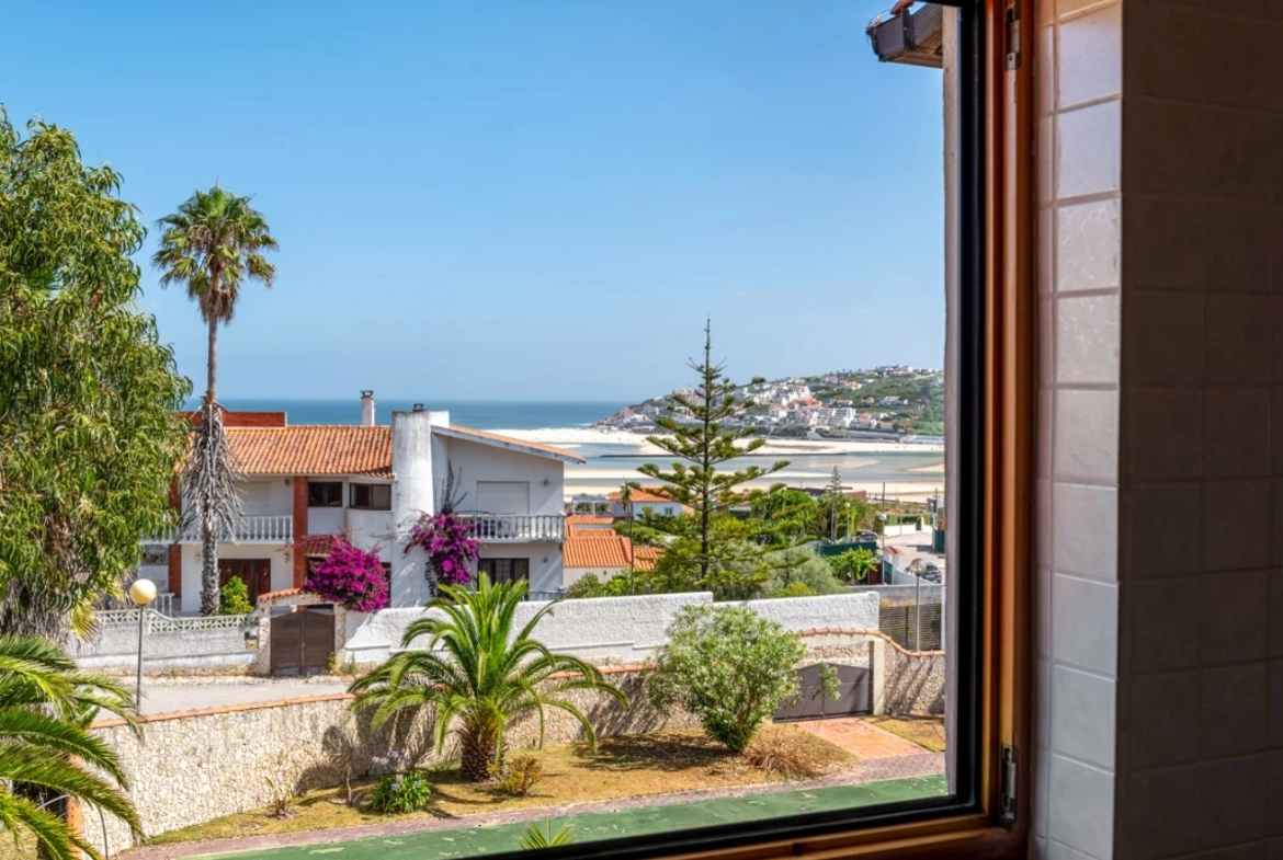 Moradia com vistas soberbas para a Lagoa de Óbidos e o mar