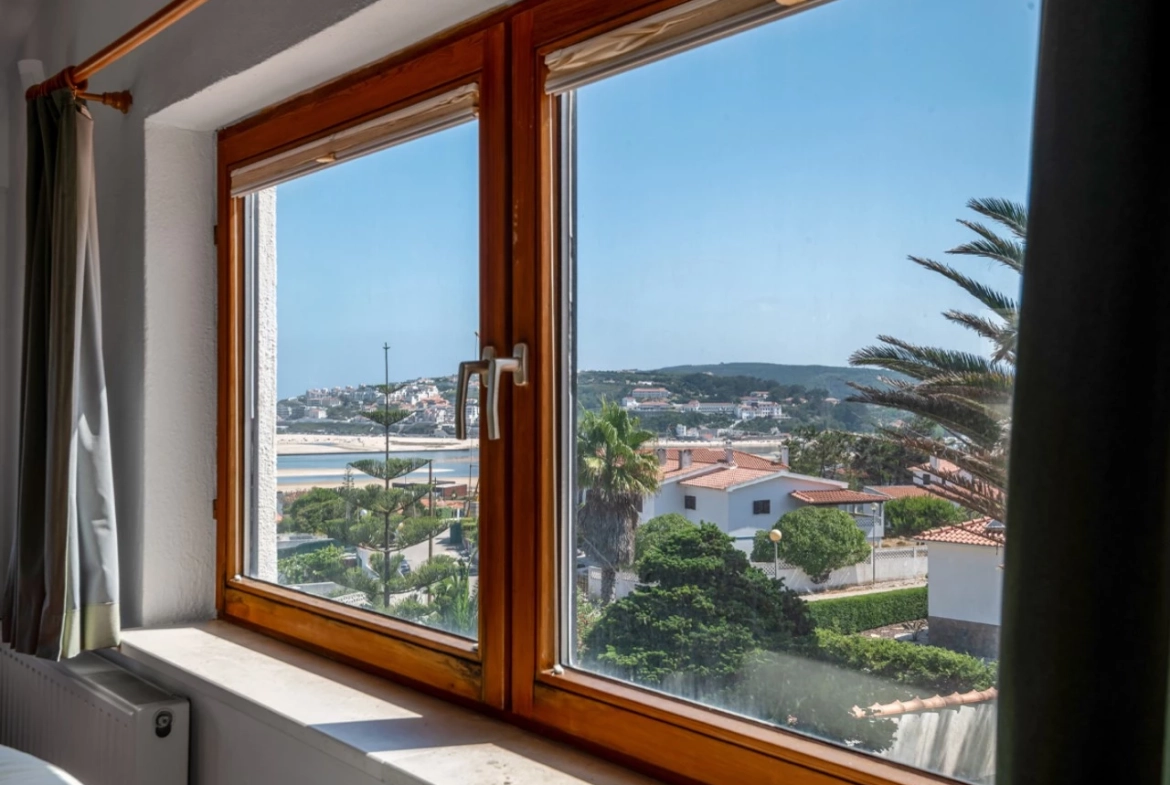 Moradia com vistas soberbas para a Lagoa de Óbidos e o mar