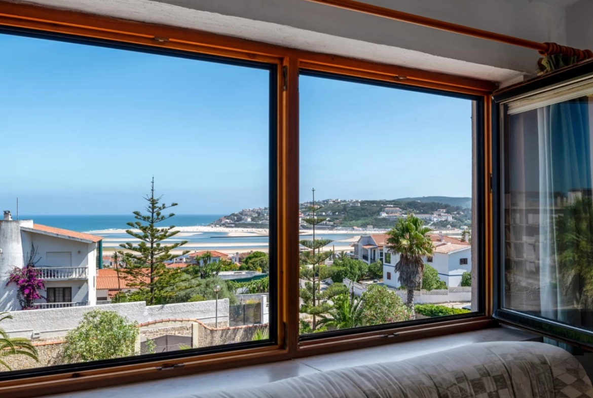 Moradia com vistas soberbas para a Lagoa de Óbidos e o mar
