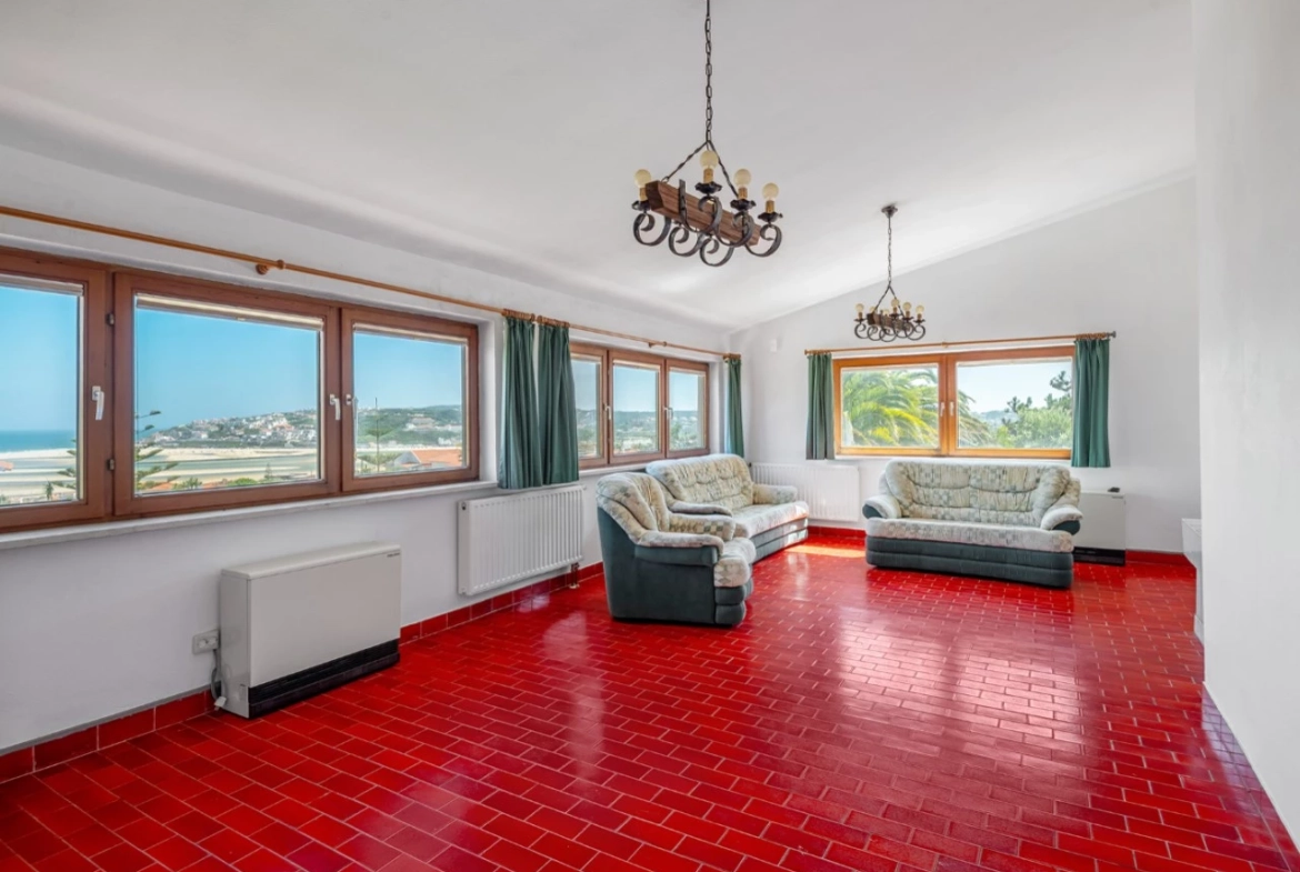 Moradia com vistas soberbas para a Lagoa de Óbidos e o mar