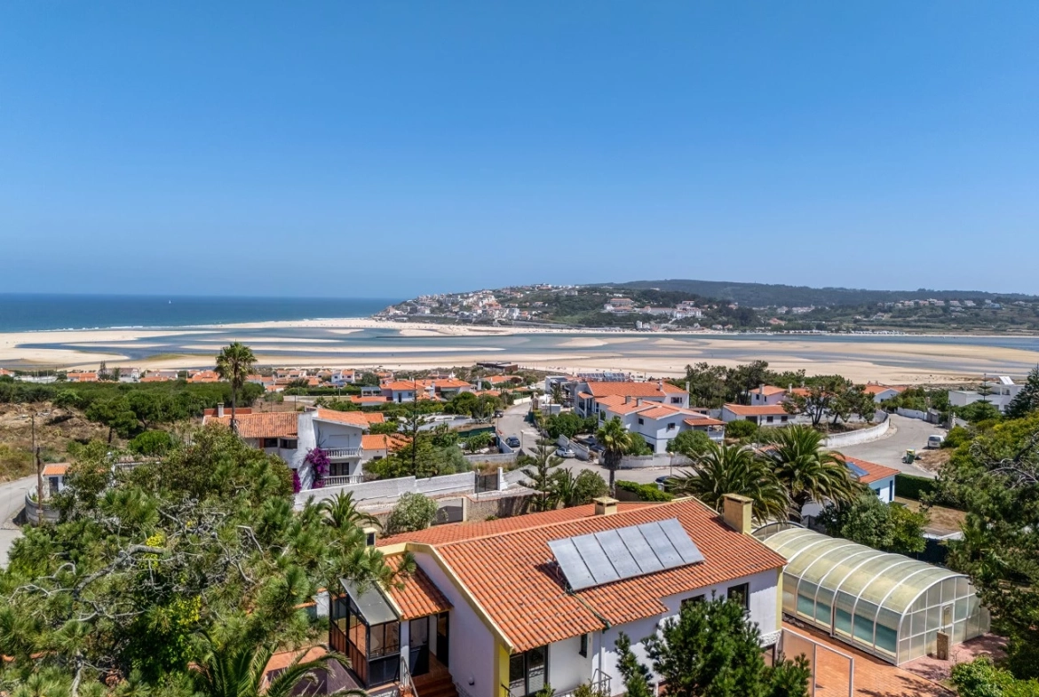 Moradia com vistas soberbas para a Lagoa de Óbidos e o mar