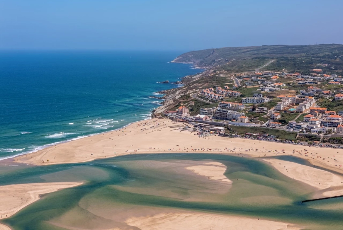 Moradia com vistas soberbas para a Lagoa de Óbidos e o mar