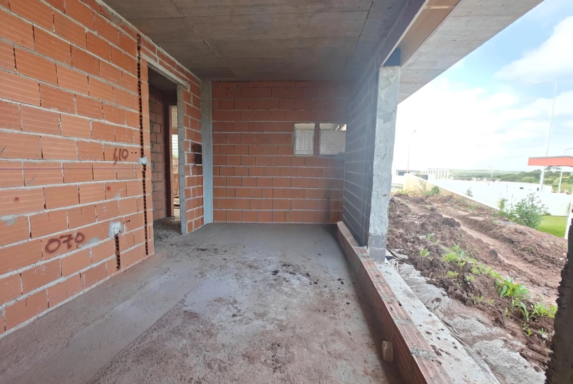 Moradia nova com piscina em zona privilegiada