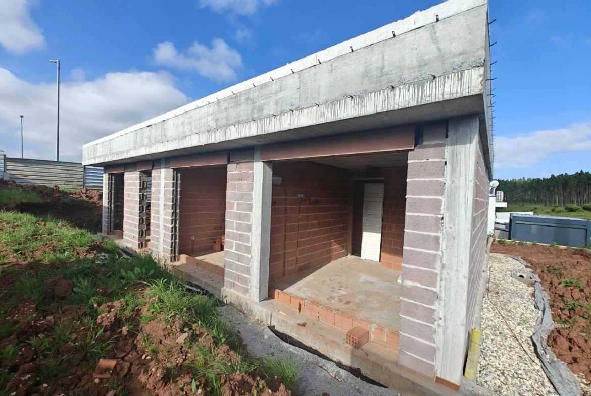 Moradia nova com piscina em zona privilegiada