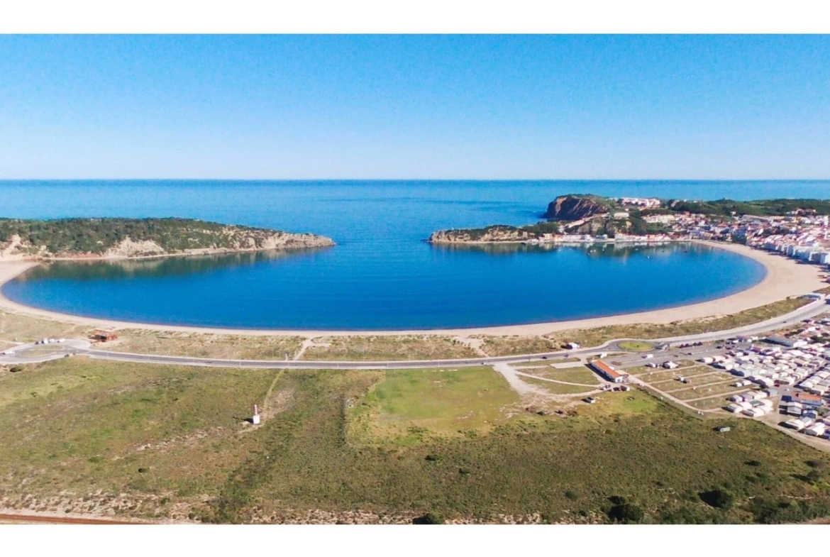 Moradia com piscina a 7 Km da praia