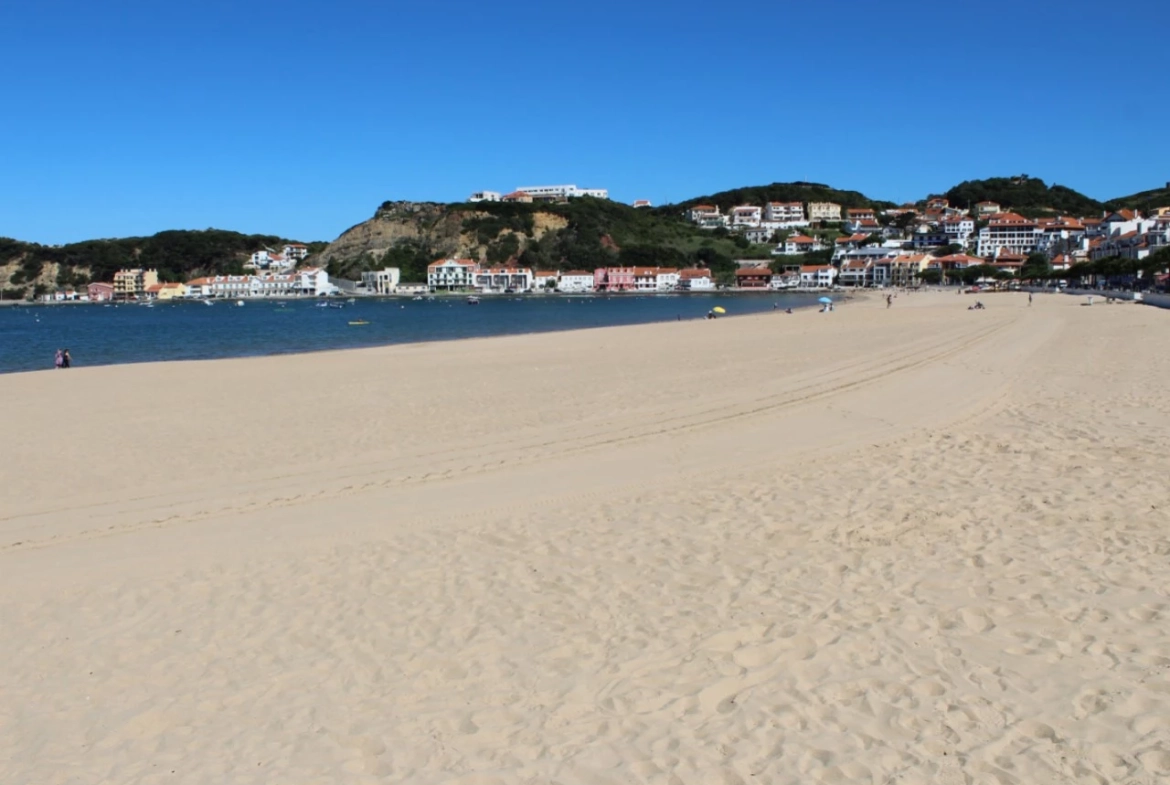 Moradia com piscina a 7 Km da praia