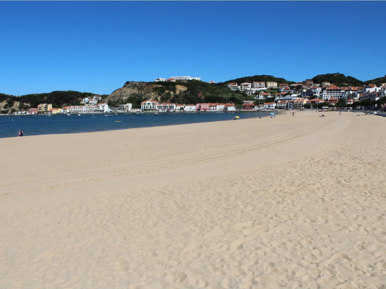 IDcb2ea201-0000-0500-0000-0000161abe32.jpg Moradia com piscina a 7 Km da praia