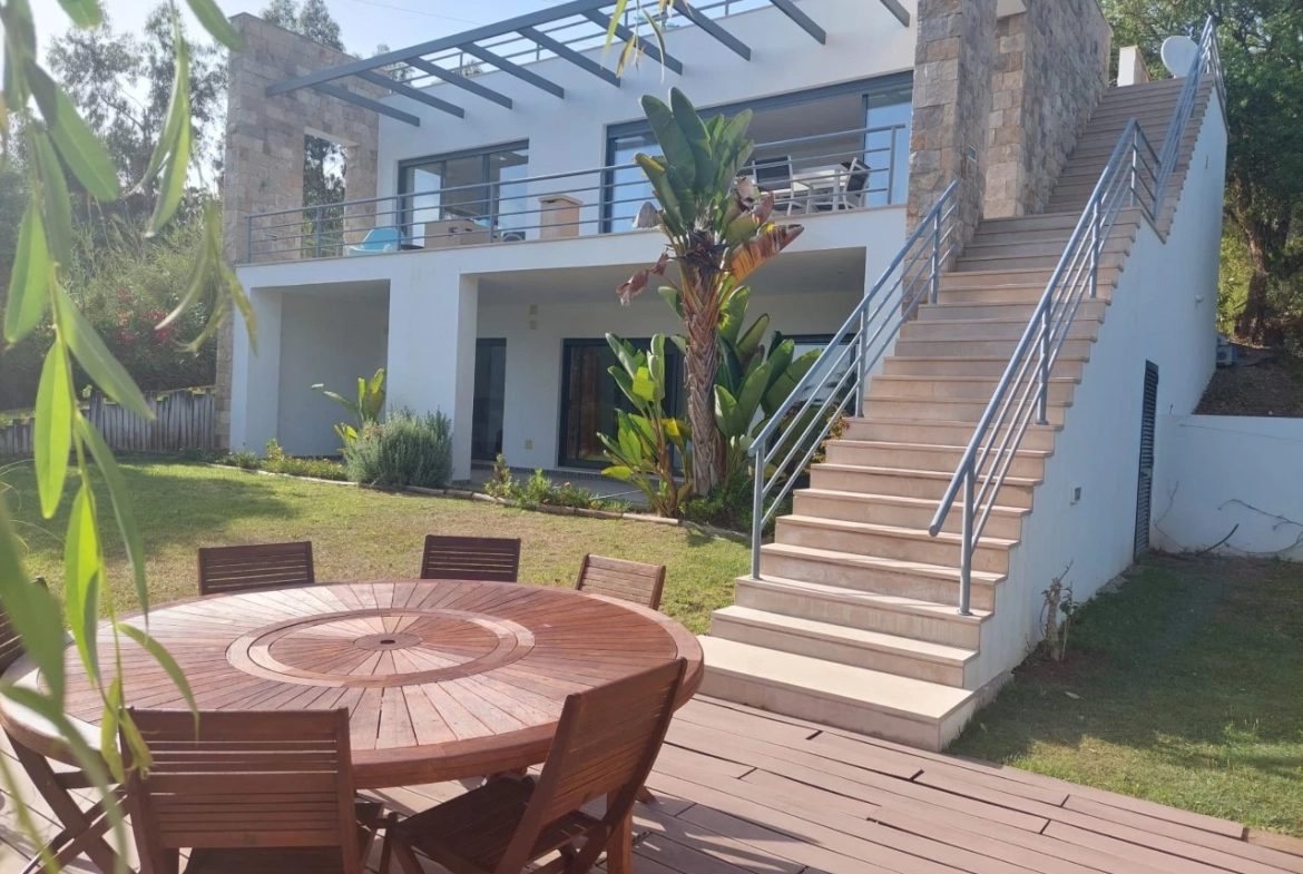 Moradia com piscina e vista sobre a Lagoa de Óbidos