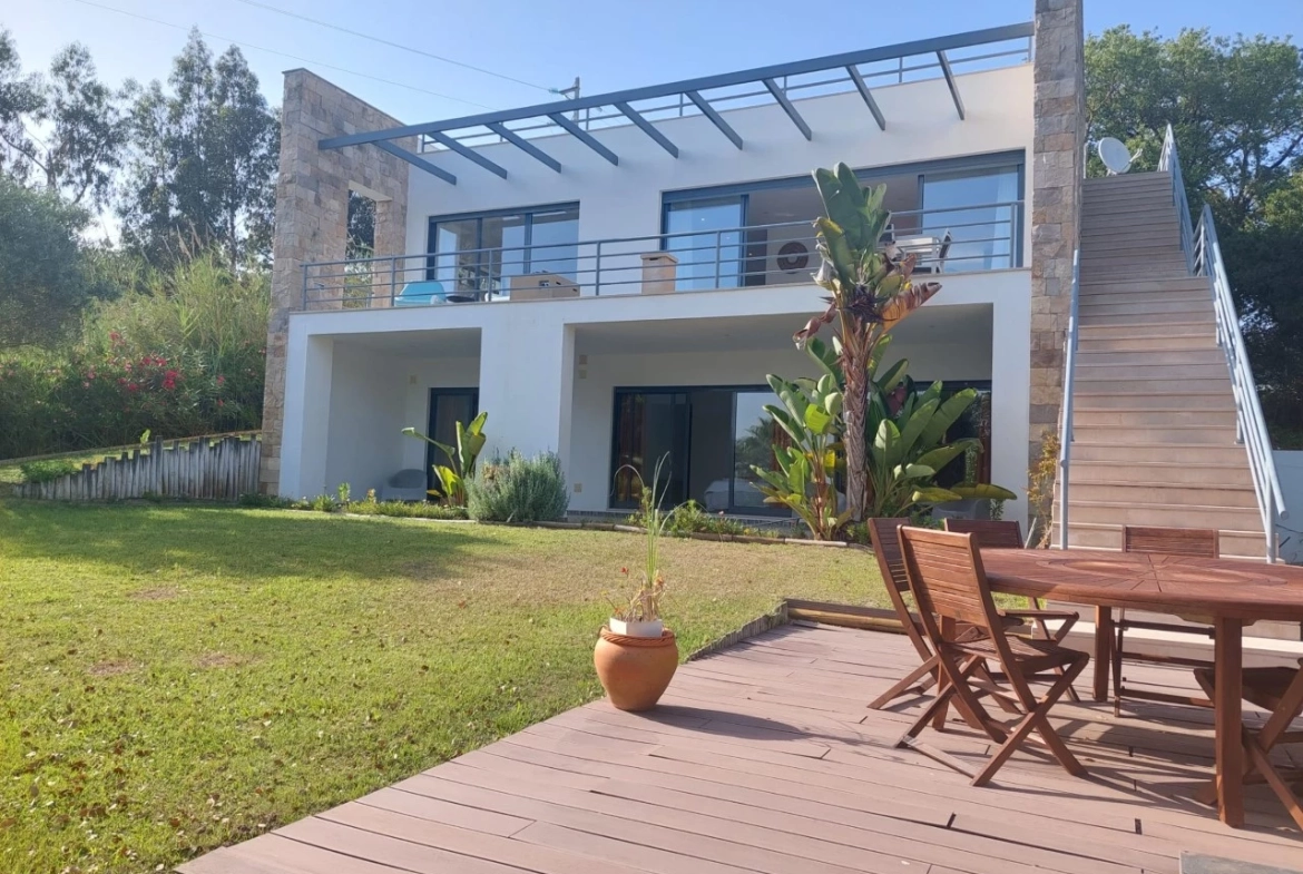 Moradia com piscina e vista sobre a Lagoa de Óbidos