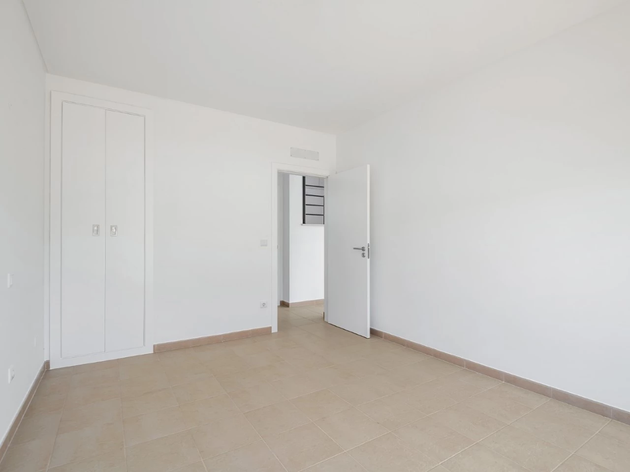 ID16039b01-0000-0500-0000-000015cf1eb1.jpg Moradia com piscina próxima de vários campos de golfe e da Lagoa de Óbidos
