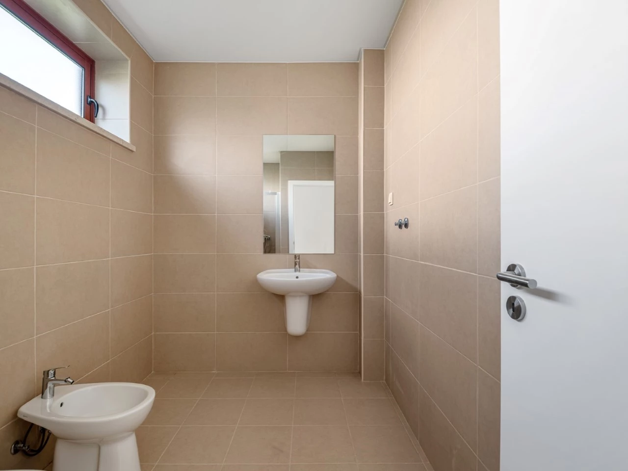 ID16039b01-0000-0500-0000-000015cf1eb4.jpg Moradia com piscina próxima de vários campos de golfe e da Lagoa de Óbidos