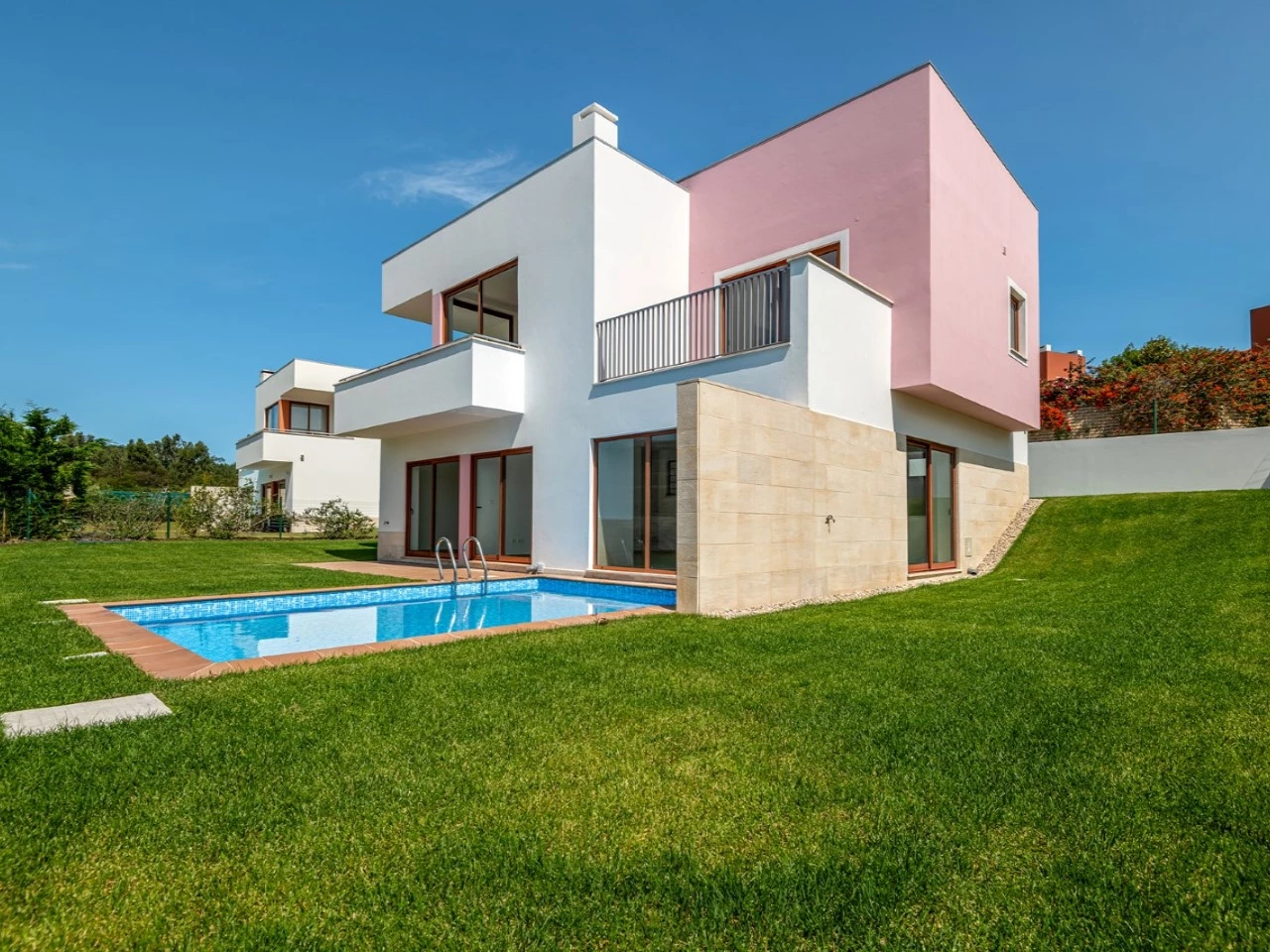 ID16039b01-0000-0500-0000-000015cf1ec4.jpg Moradia com piscina próxima de vários campos de golfe e da Lagoa de Óbidos