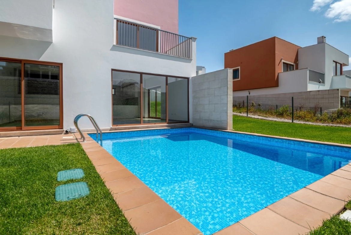 Moradia com piscina próxima de vários campos de golfe e da Lagoa de Óbidos
