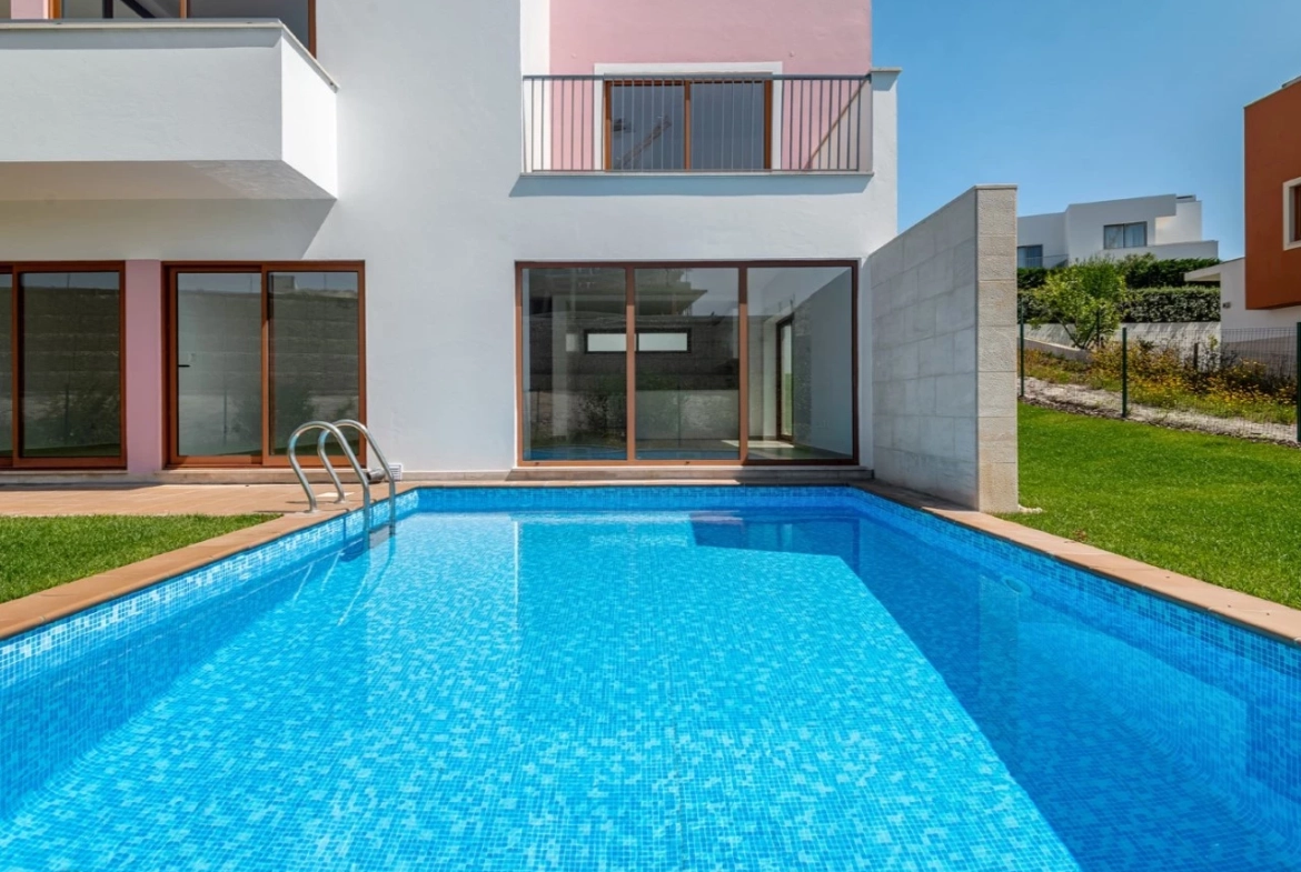 Moradia com piscina próxima de vários campos de golfe e da Lagoa de Óbidos