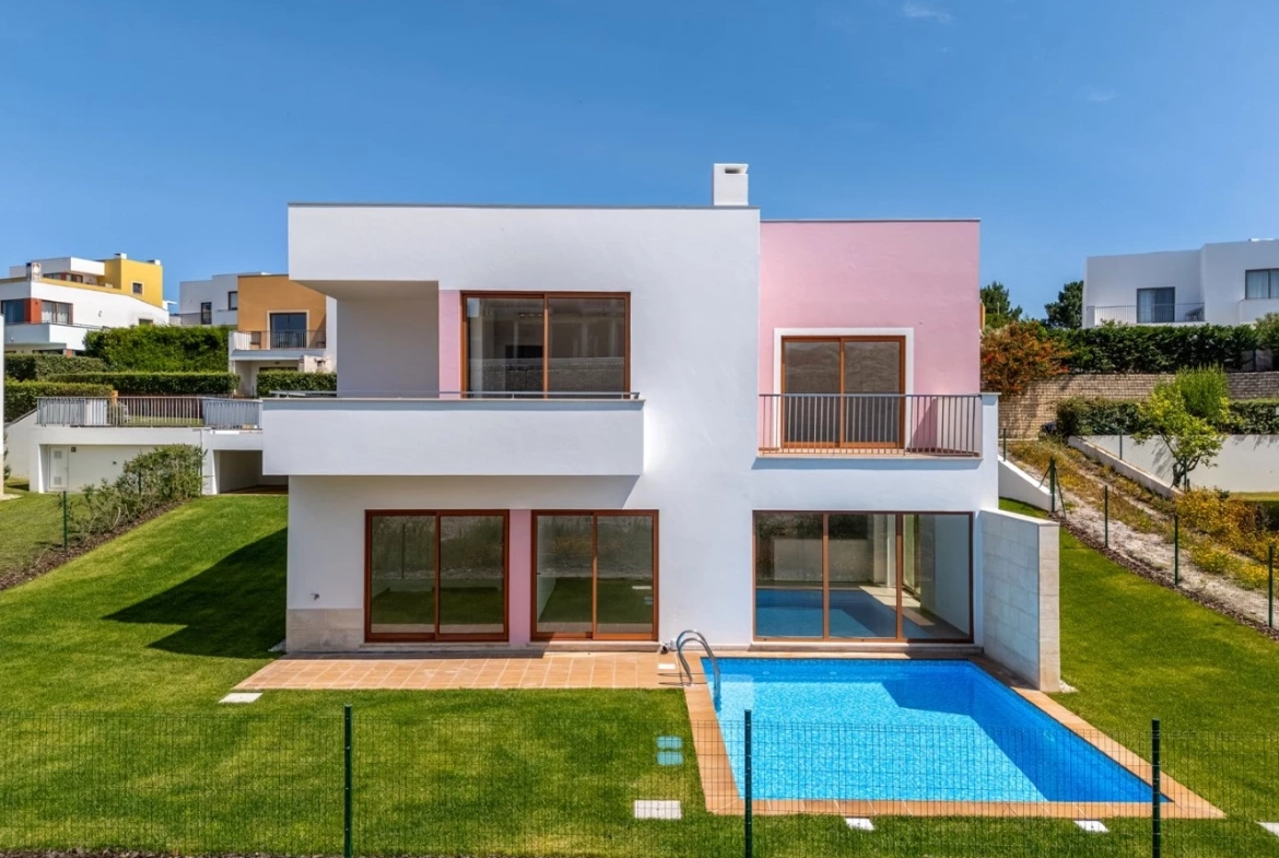 Moradia com piscina próxima de vários campos de golfe e da Lagoa de Óbidos