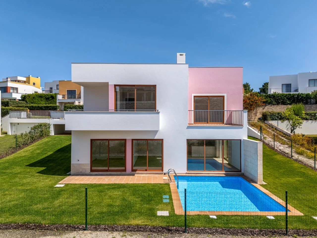 ID16039b01-0000-0500-0000-000015cf1ece.jpg Moradia com piscina próxima de vários campos de golfe e da Lagoa de Óbidos