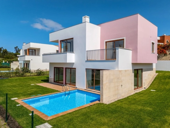 Moradia com piscina próxima de vários campos de golfe e da Lagoa de Óbidos