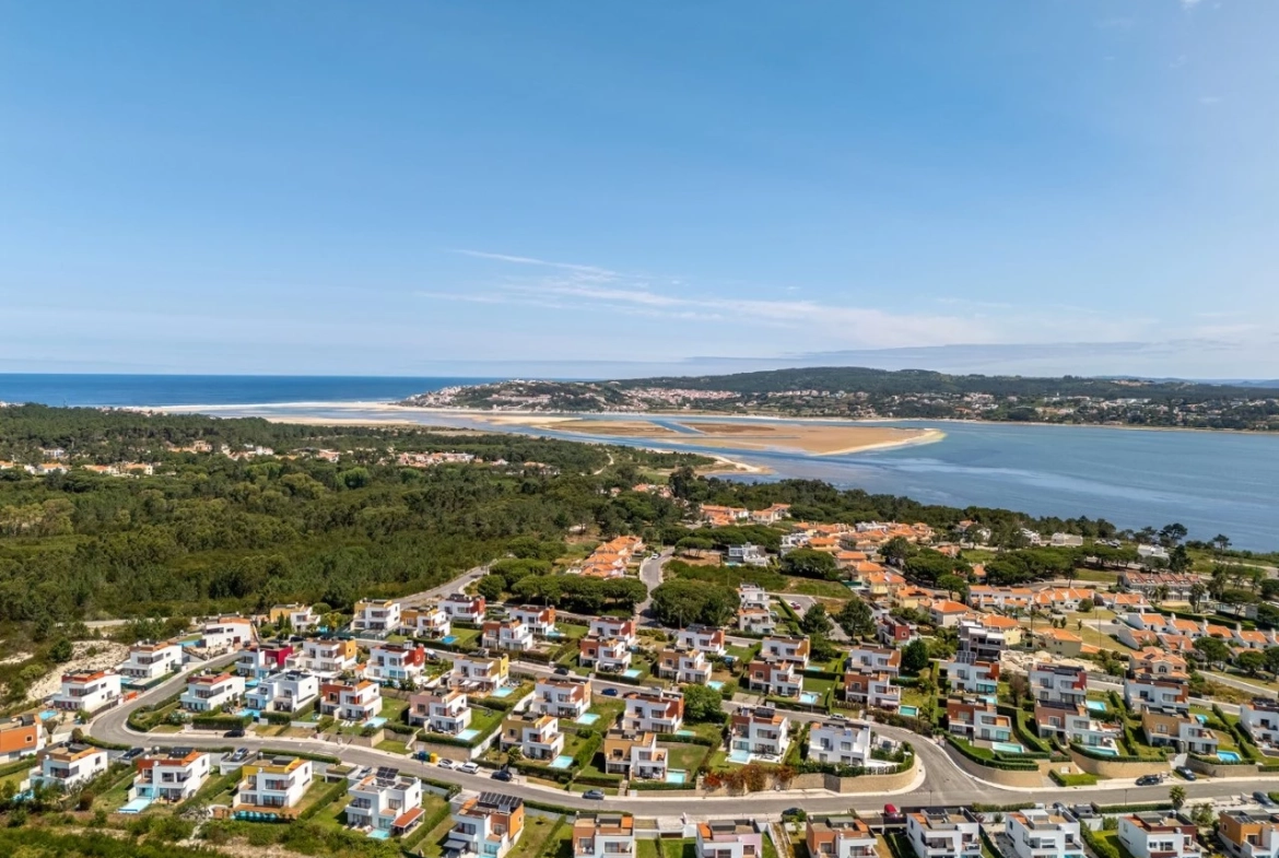 Moradia com piscina próxima de vários campos de golfe e da Lagoa de Óbidos