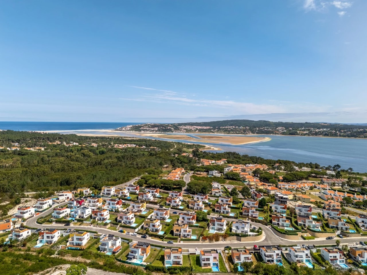 ID16039b01-0000-0500-0000-000015cf1edf.jpg Moradia com piscina próxima de vários campos de golfe e da Lagoa de Óbidos