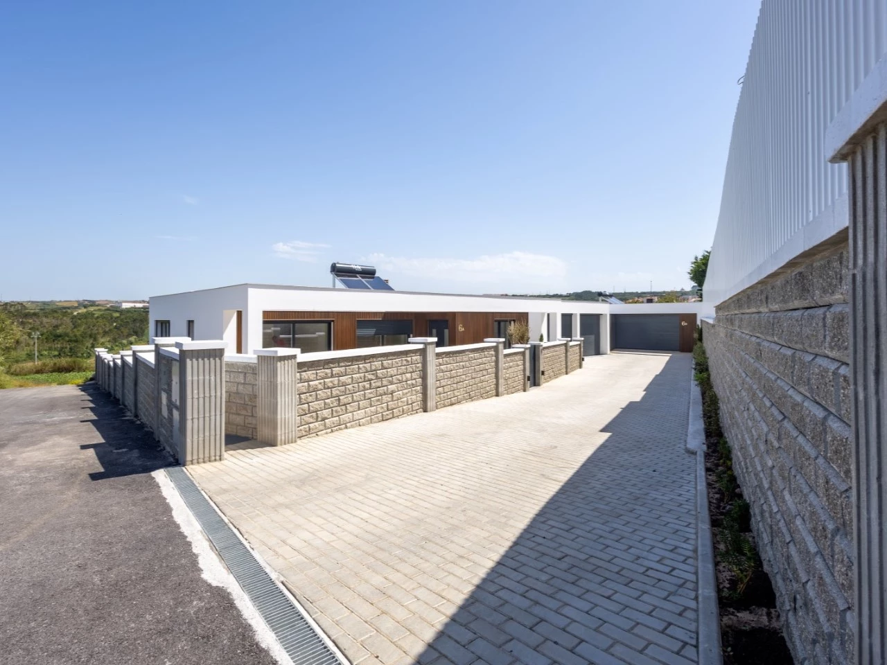 ID4b1d7001-0000-0500-0000-000015b85c4f.jpg Moradia térrea com 3 quartos perto das praias