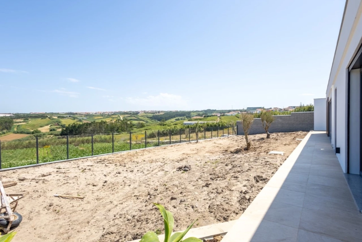 Moradia térrea com 3 quartos perto das praias