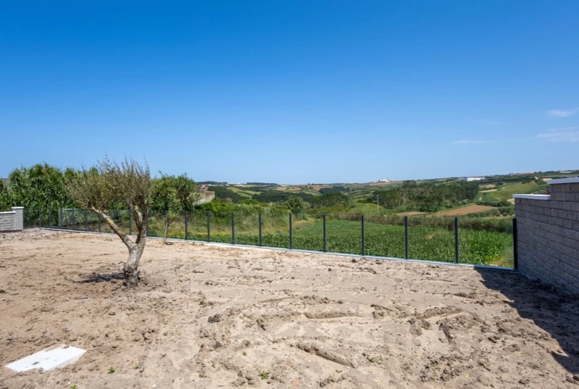 Moradia térrea com 3 quartos perto das praias