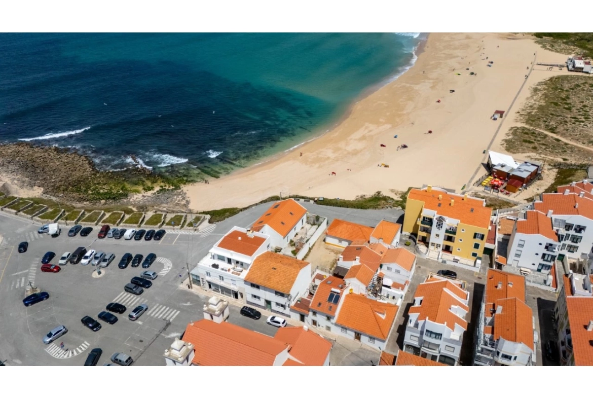 Oportunidade Única na Primeira Linha de Mar – Praia da Consolação