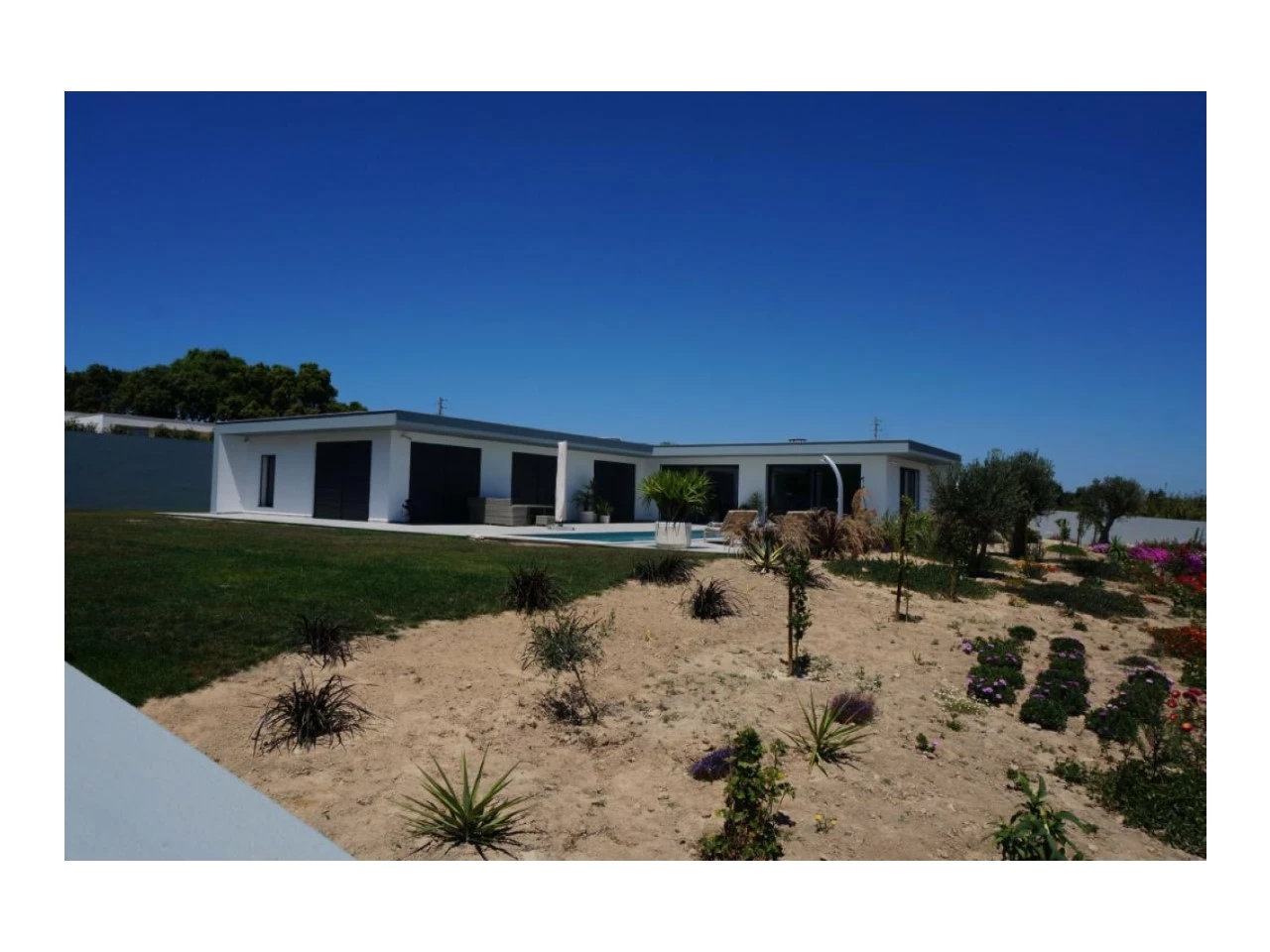 ID6923a601-0000-0500-0000-0000167db2e1.JPG Excelente Moradia Térrea com Piscina no Bombarral!