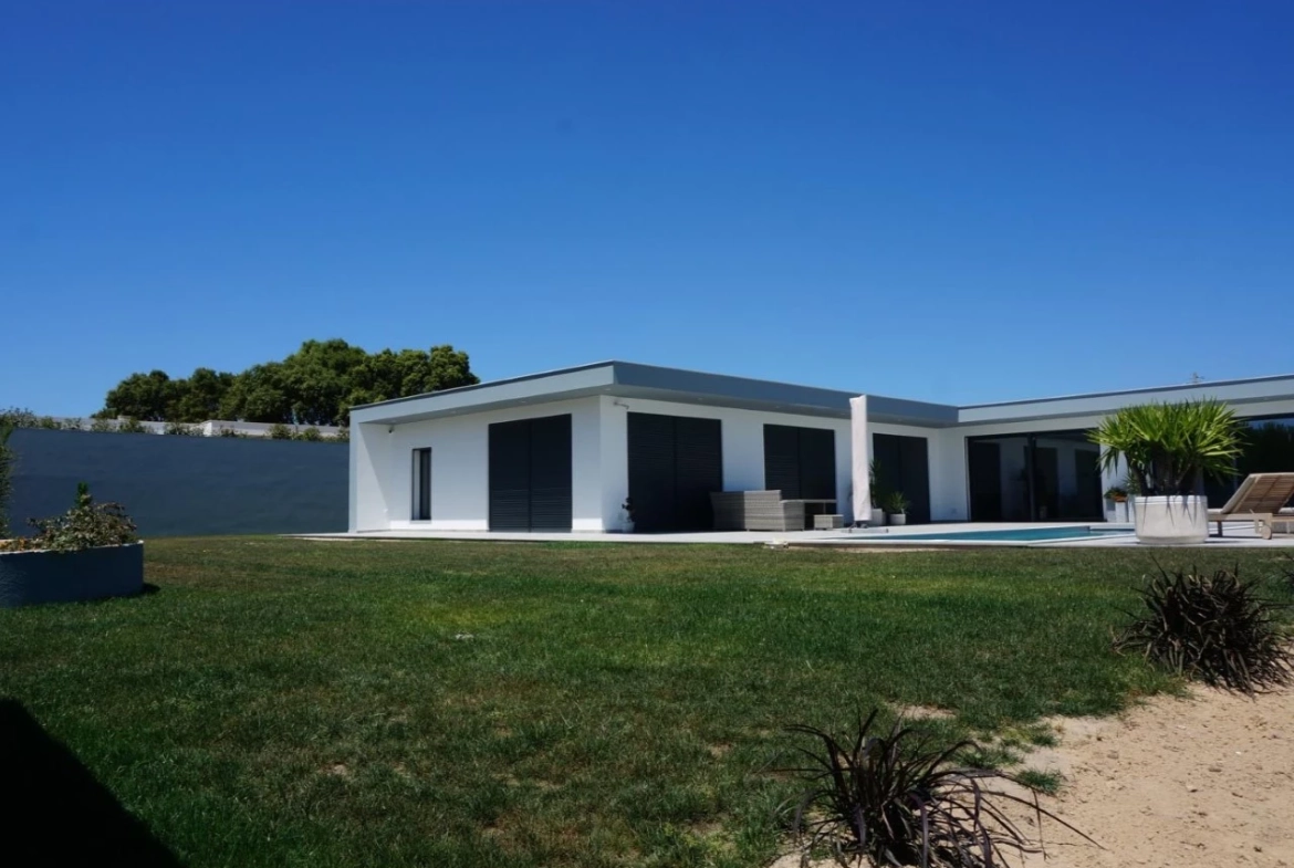 Excelente Moradia Térrea com Piscina no Bombarral!