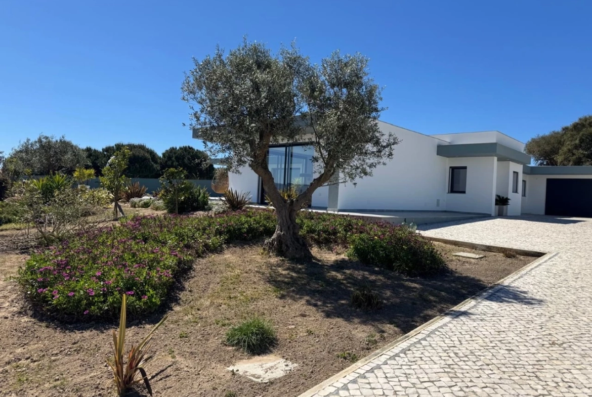 Excelente Moradia Térrea com Piscina no Bombarral!
