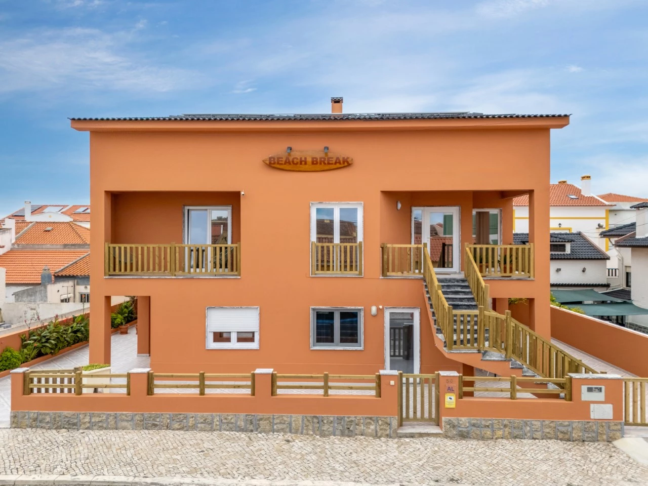 ID90107f01-0000-0500-0000-0000135dd5e4.jpg Moradia dividida em 4 apartamentos, ideal para alojamento local a 100m da praia