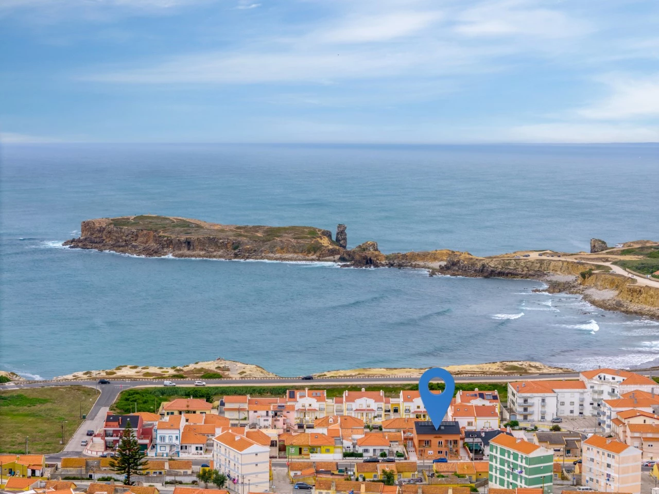 ID90107f01-0000-0500-0000-0000135dd5e8.jpg Moradia dividida em 4 apartamentos, ideal para alojamento local a 100m da praia