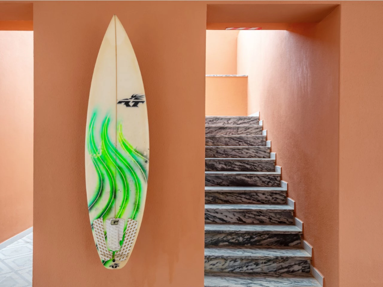 ID90107f01-0000-0500-0000-0000135dd5ea.jpg Moradia dividida em 4 apartamentos, ideal para alojamento local a 100m da praia