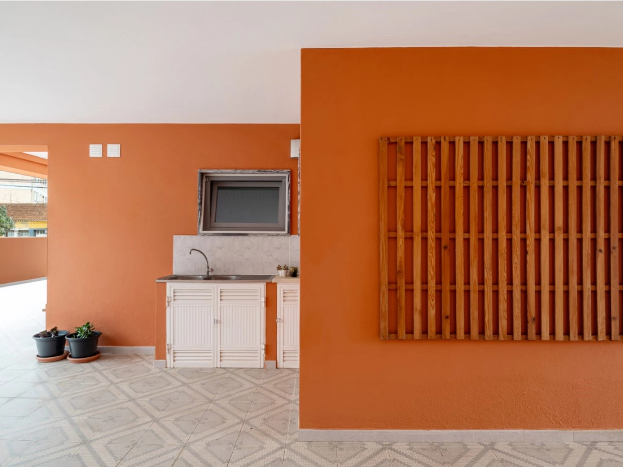 ID90107f01-0000-0500-0000-0000135dd5ec.jpg Moradia dividida em 4 apartamentos, ideal para alojamento local a 100m da praia