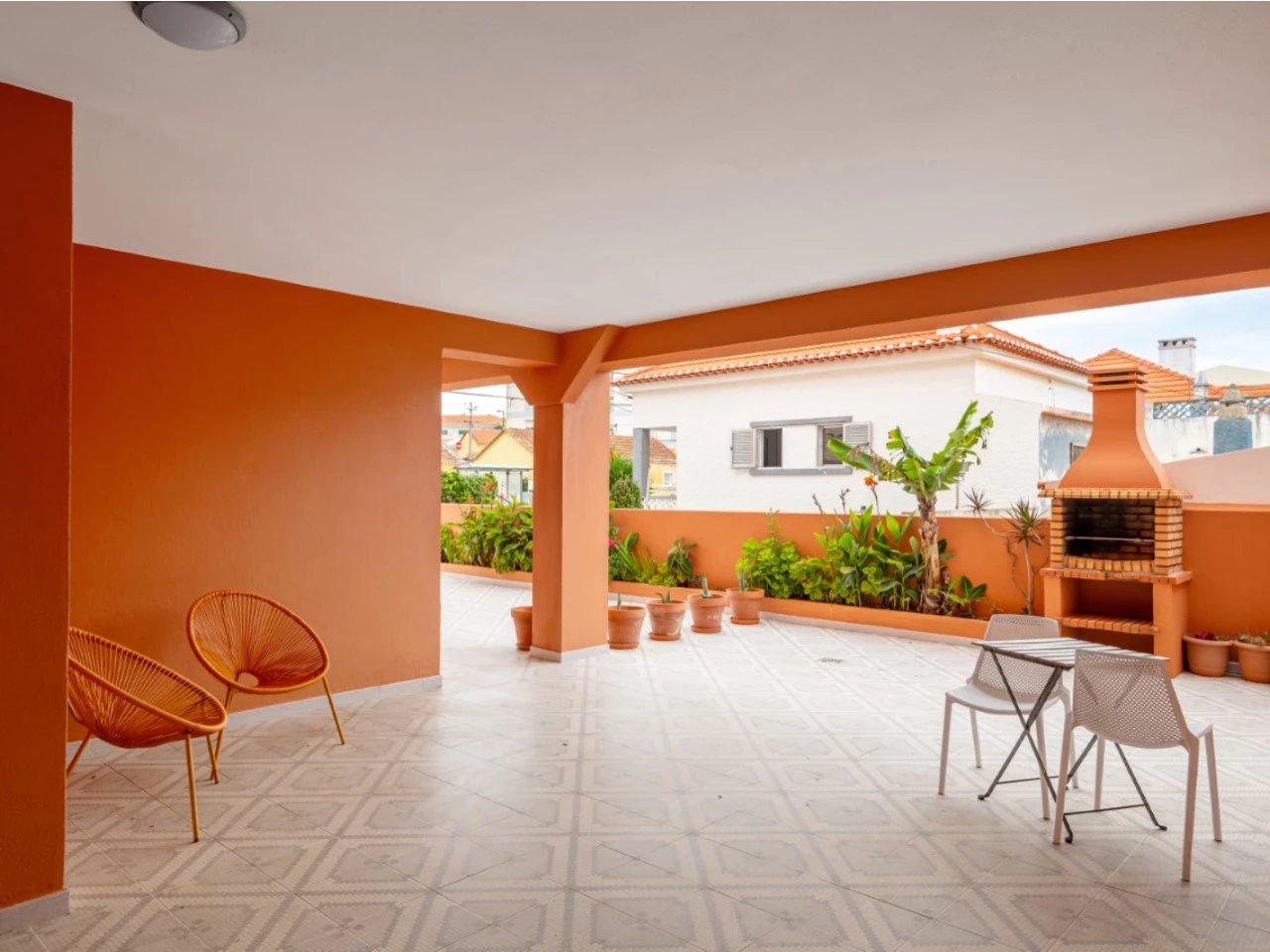 ID90107f01-0000-0500-0000-0000135dd5ed.jpg Moradia dividida em 4 apartamentos, ideal para alojamento local a 100m da praia