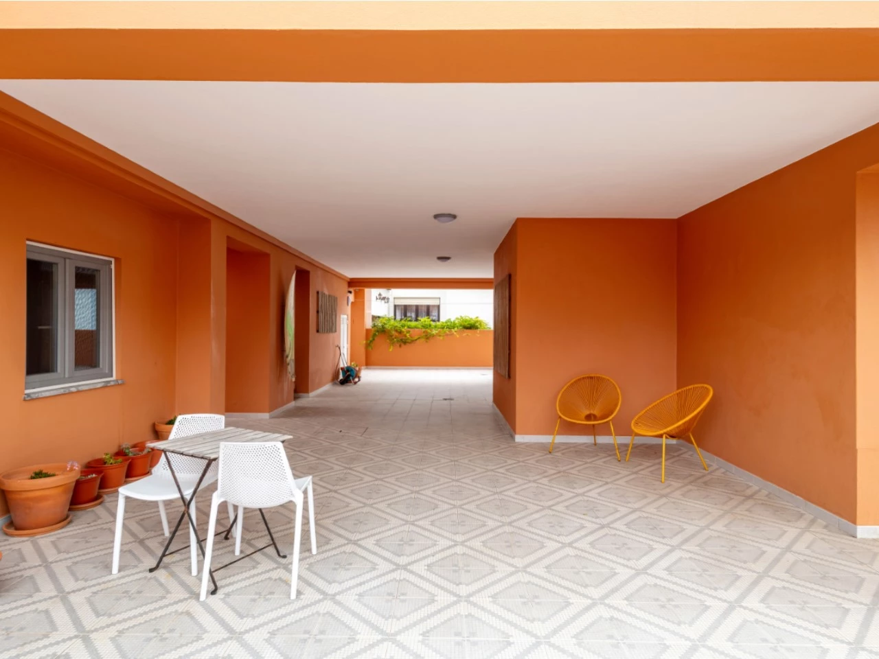 ID90107f01-0000-0500-0000-0000135dd5ee.jpg Moradia dividida em 4 apartamentos, ideal para alojamento local a 100m da praia