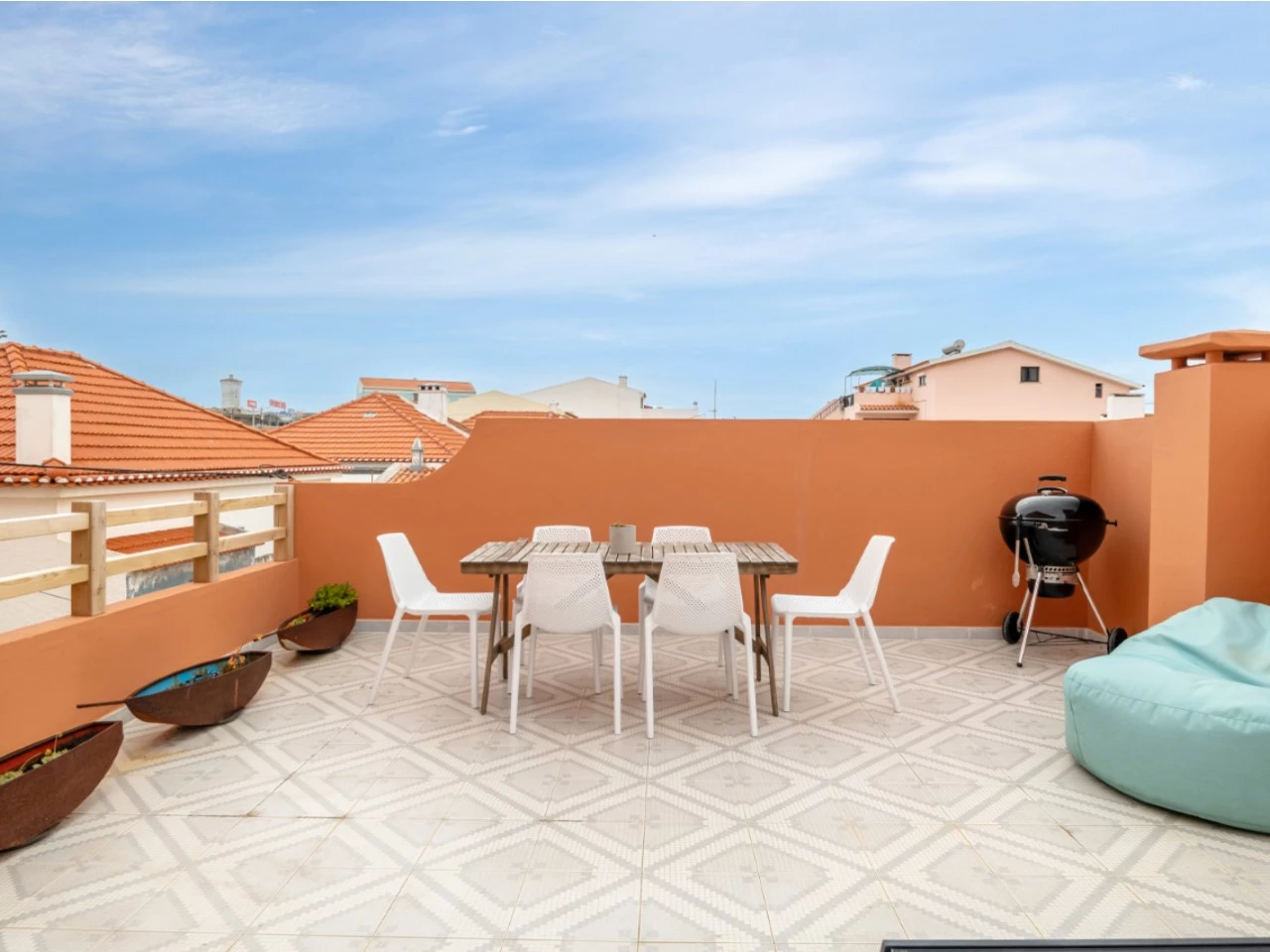 ID90107f01-0000-0500-0000-0000135dd5f1.jpg Moradia dividida em 4 apartamentos, ideal para alojamento local a 100m da praia