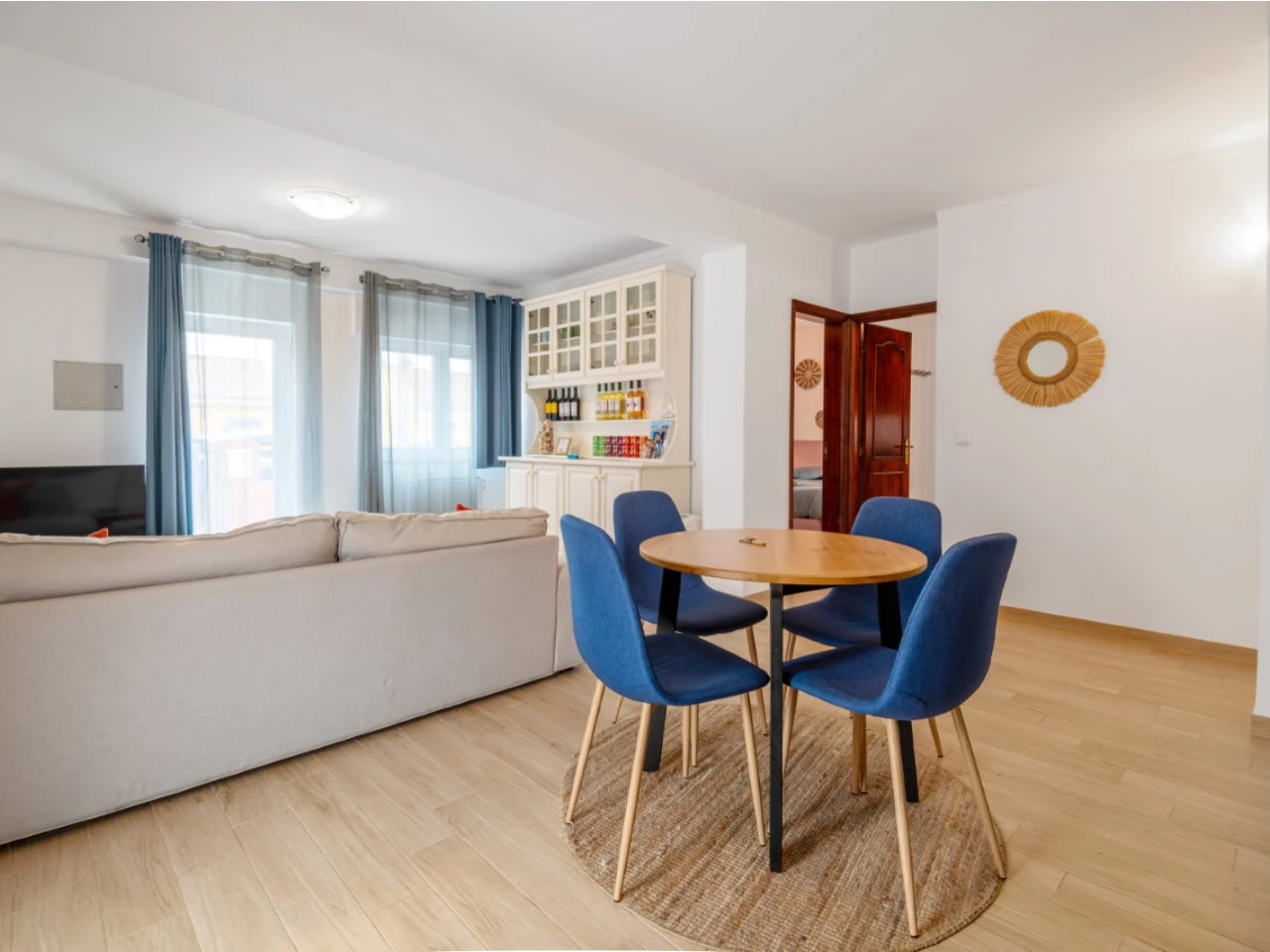 ID90107f01-0000-0500-0000-0000135dd5f6.jpg Moradia dividida em 4 apartamentos, ideal para alojamento local a 100m da praia