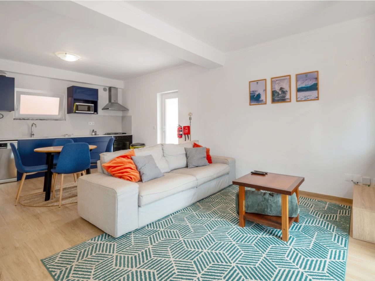 ID90107f01-0000-0500-0000-0000135dd5f7.jpg Moradia dividida em 4 apartamentos, ideal para alojamento local a 100m da praia