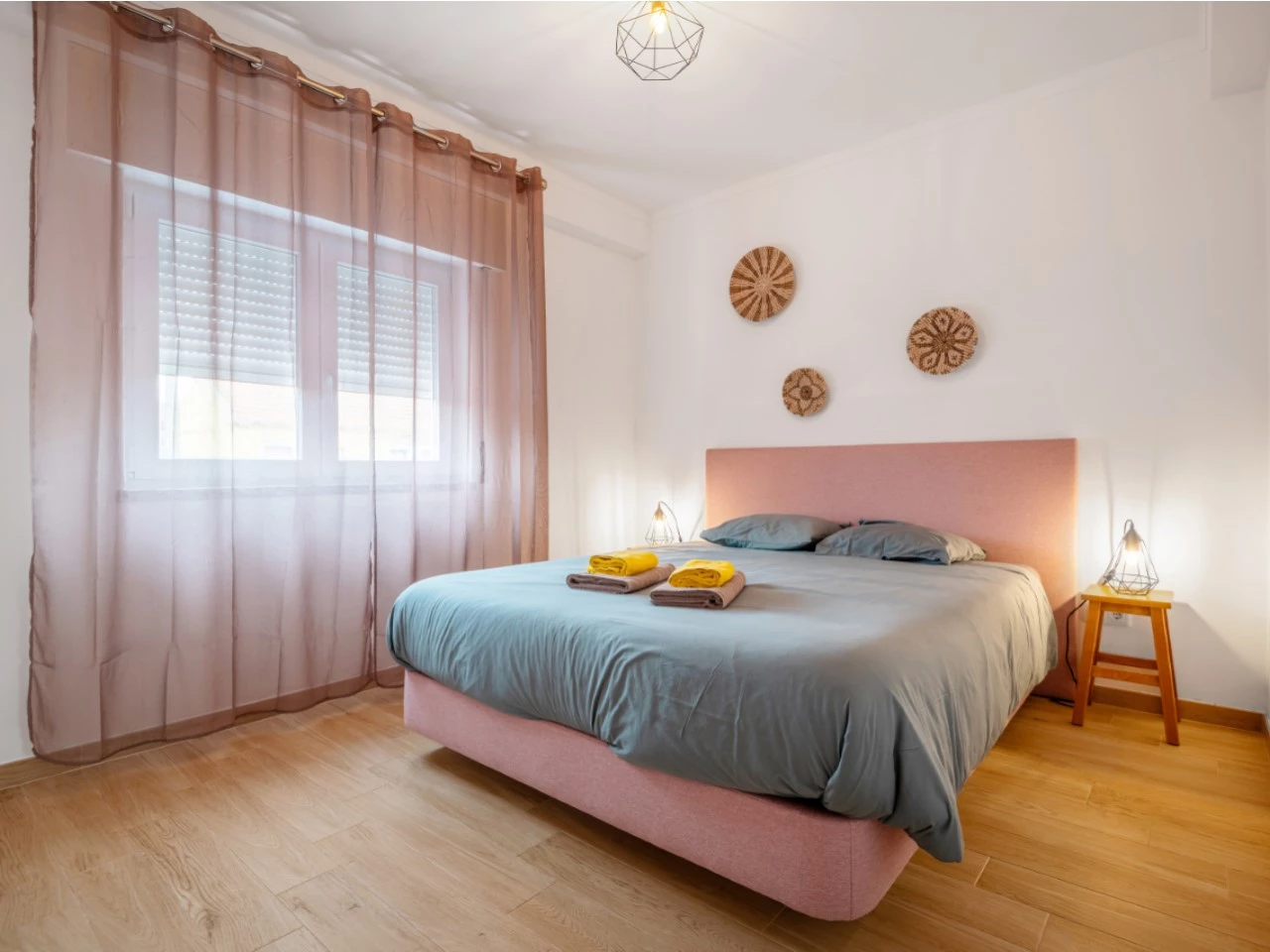 ID90107f01-0000-0500-0000-0000135dd5f9.jpg Moradia dividida em 4 apartamentos, ideal para alojamento local a 100m da praia