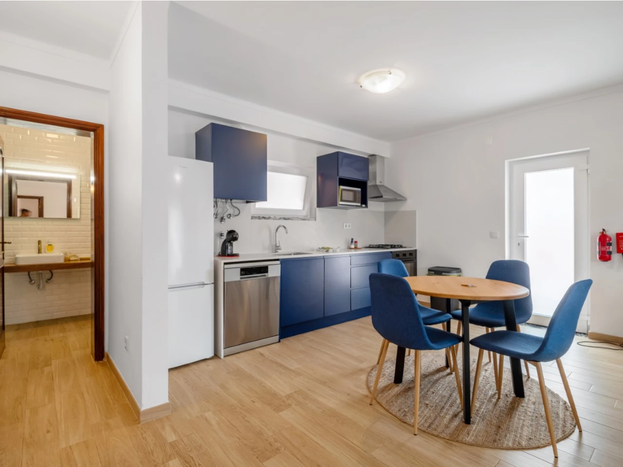 ID90107f01-0000-0500-0000-0000135dd5fa.jpg Moradia dividida em 4 apartamentos, ideal para alojamento local a 100m da praia