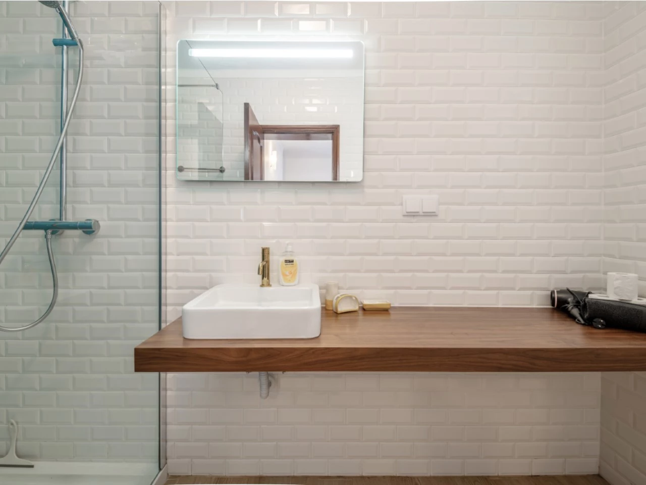 ID90107f01-0000-0500-0000-0000135dd5fc.jpg Moradia dividida em 4 apartamentos, ideal para alojamento local a 100m da praia